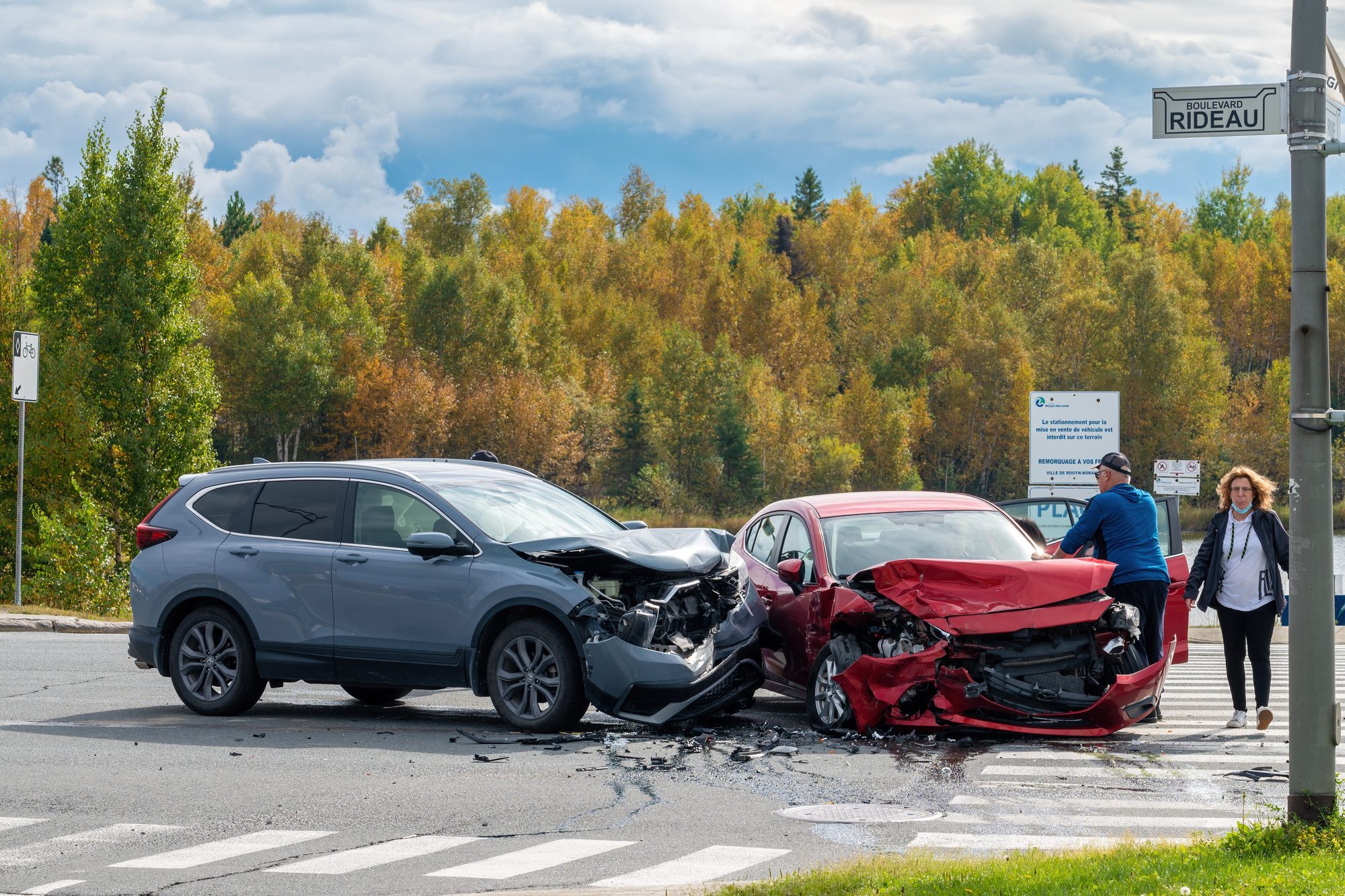 Two heavily damaged vehicles after a collision at an Ontario intersection, illustrating the difference between accident benefits and a personal injury lawsuit after a car accident.